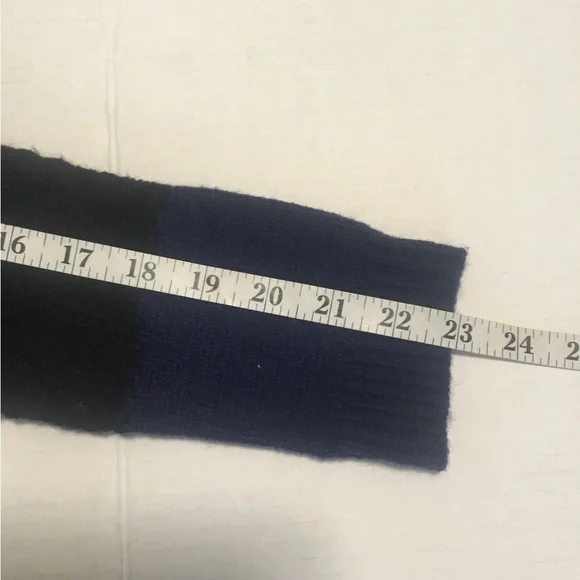 𝅺VINCE yak/wool colorblock sweater . XS( run big ) - Picture 7 of 9